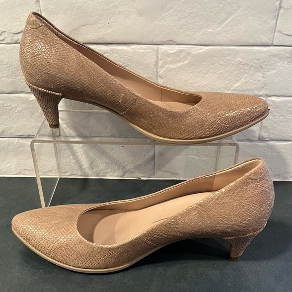 Ecco sz 38 US 7-7.5 taupe leather snake embossed pointed toe heels - Picture 2 of 12